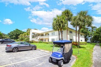 2805 Victoria Way in Coconut Creek, FL - Building Photo - Building Photo