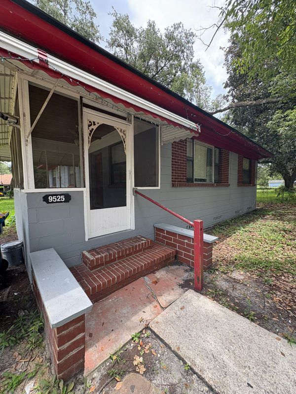 property at 9525 Kentucky St