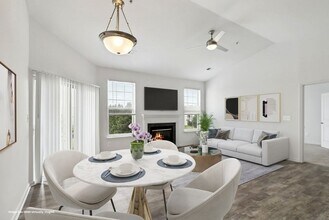 Windsor Commons Apartments in Windsor Mill, MD - Foto de edificio - Building Photo