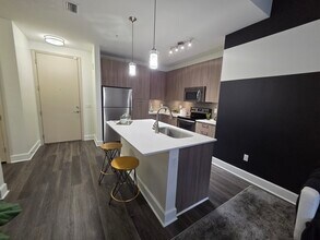 8185 NW 42nd St, Unit B2 in Doral, FL - Building Photo - Building Photo