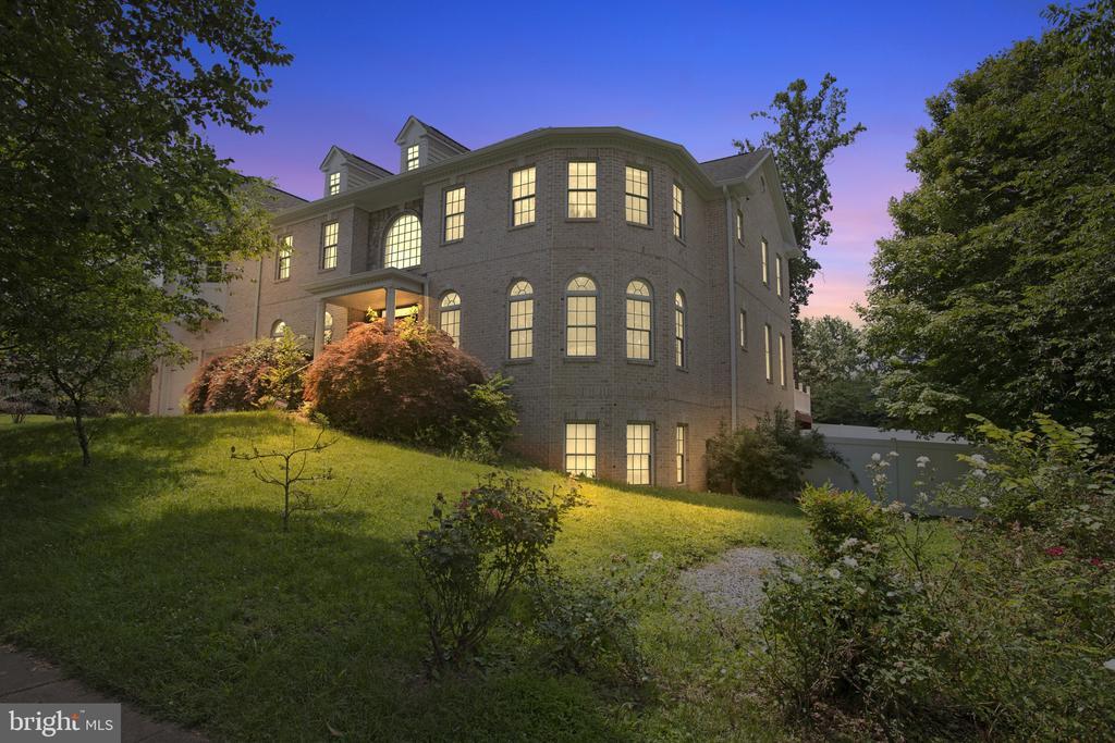 6529 Fairlawn Dr in McLean, VA - Building Photo