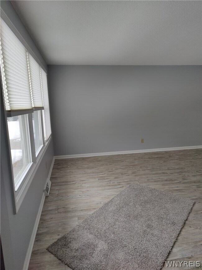 32 Cascade Dr in Buffalo, NY - Building Photo - Building Photo