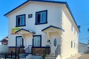 124 E 108th St in Los Angeles, CA - Building Photo