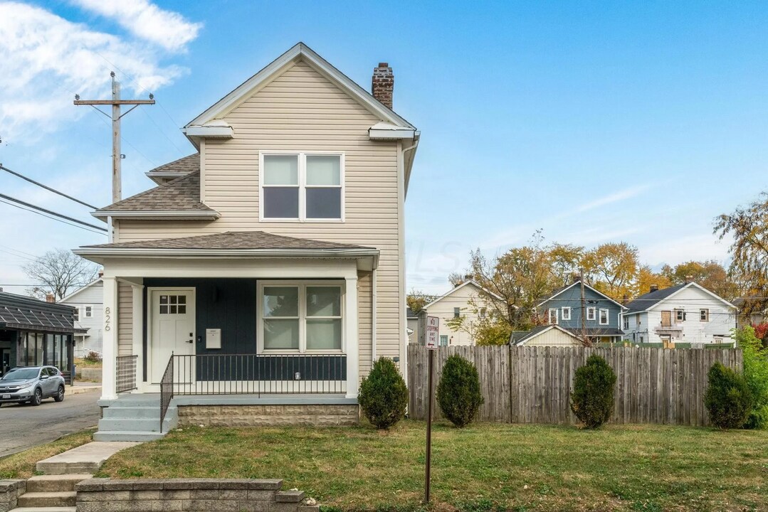 826 S 18th St in Columbus, OH - Building Photo