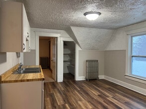 610 N Wisconsin St in Port Washington, WI - Foto de edificio - Building Photo