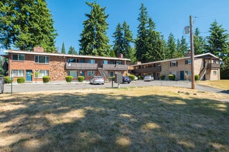 Southwynd Park Apartments in Federal Way, WA - Building Photo - Primary Photo