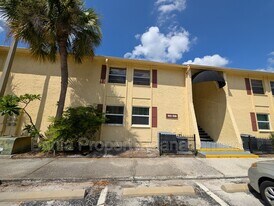 7512 Dolonita Dr in Tampa, FL - Building Photo