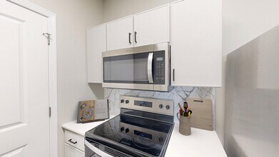 Double Creek Flats Apartments in Plainfield, IN - Building Photo - Building Photo