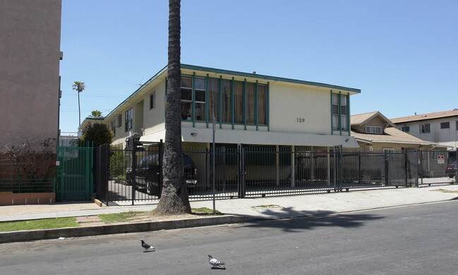 129 N Mariposa Ave in Los Angeles, CA - Building Photo - Building Photo