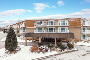 Chateau Belvedere in Cranston, RI - Building Photo