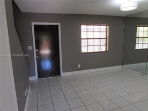 5555 Ludlam Rd in Miami, FL - Building Photo - Building Photo