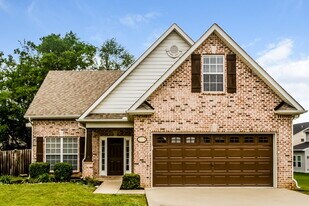 2213 Strickland Dr in Murfreesboro, TN - Building Photo