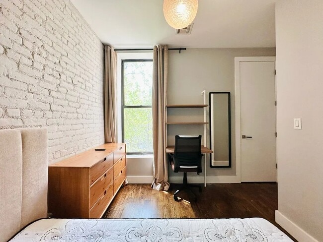 Furnished room/NOT APARTMENT in Brooklyn, NY - Building Photo - Building Photo