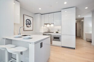 135 Seaport Blvd, Unit 908 in Boston, MA - Building Photo