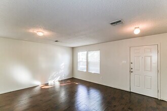 8712 Cove Meadow Ln in Fort Worth, TX - Building Photo - Building Photo