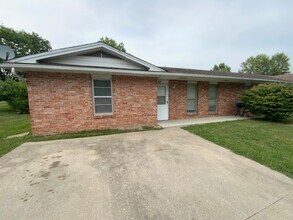 157 Maple Grove Way in Columbia, MO - Building Photo - Building Photo