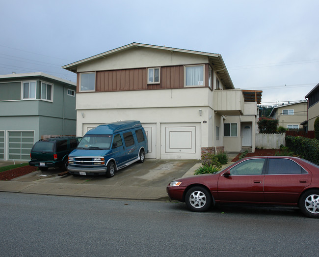 501 Serra Dr in South San Francisco, CA - Building Photo - Building Photo