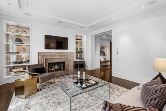 159 E Walton Pl in Chicago, IL - Building Photo - Building Photo