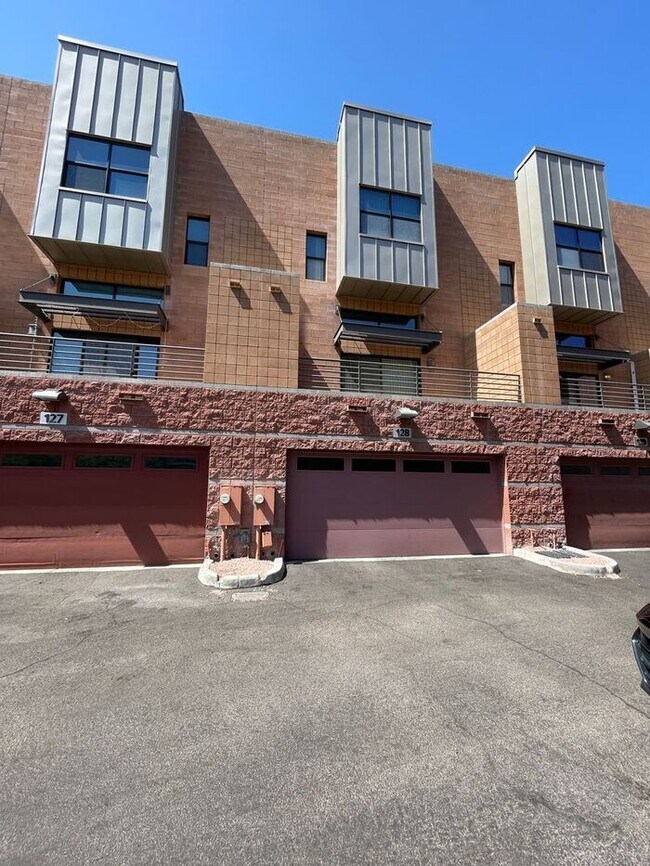 330 S Farmer Ave in Tempe, AZ - Building Photo - Building Photo