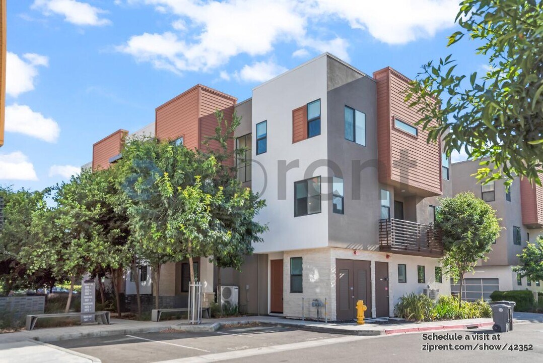 5876 Cadence Ave in Dublin, CA - Building Photo