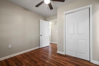 106 Dixie Dr in Tallahassee, FL - Foto de edificio - Building Photo