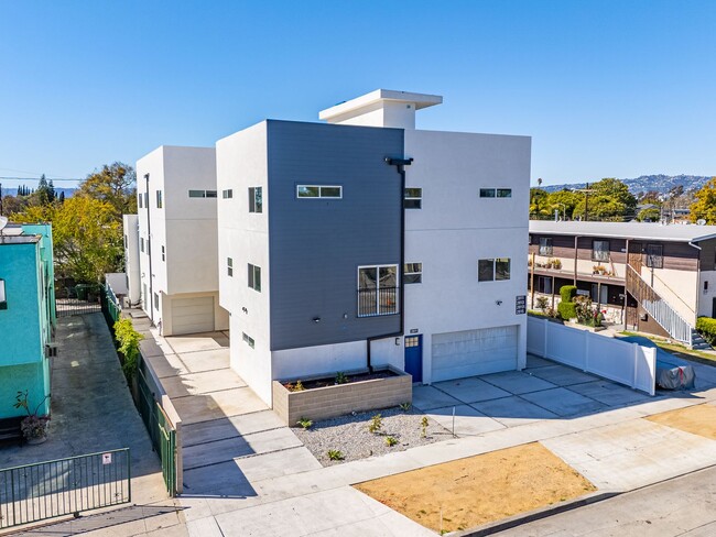 property at 2811 Cloverdale Ave