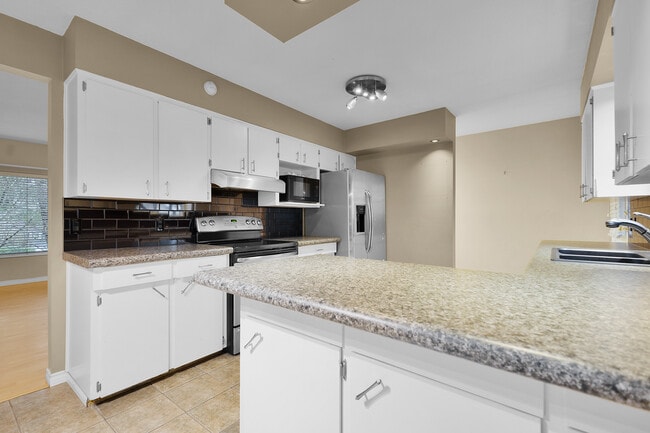 18338 74 Av in Surrey, BC - Building Photo - Building Photo