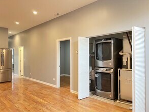 303 W 24th St in Chicago, IL - Building Photo - Building Photo