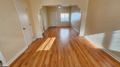 340 Douglas St in Los Angeles, CA - Foto de edificio - Building Photo