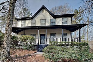 385 Roswell Farms Rd in Roswell, GA - Building Photo