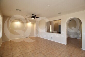 17008 S 27th Ln in Phoenix, AZ - Foto de edificio - Building Photo