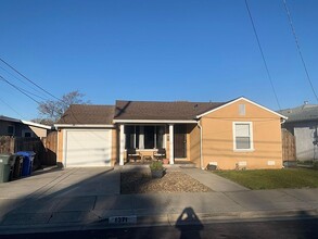 1371 San Jose Ave in Concord, CA - Foto de edificio - Building Photo