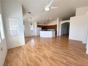 7998 Half Moon Point Dr in Las Vegas, NV - Building Photo - Building Photo