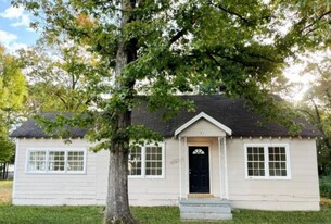 4874 Hale Rd in Forest Park, GA - Building Photo
