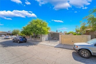 3209 Kings Way in Las Vegas, NV - Building Photo - Building Photo