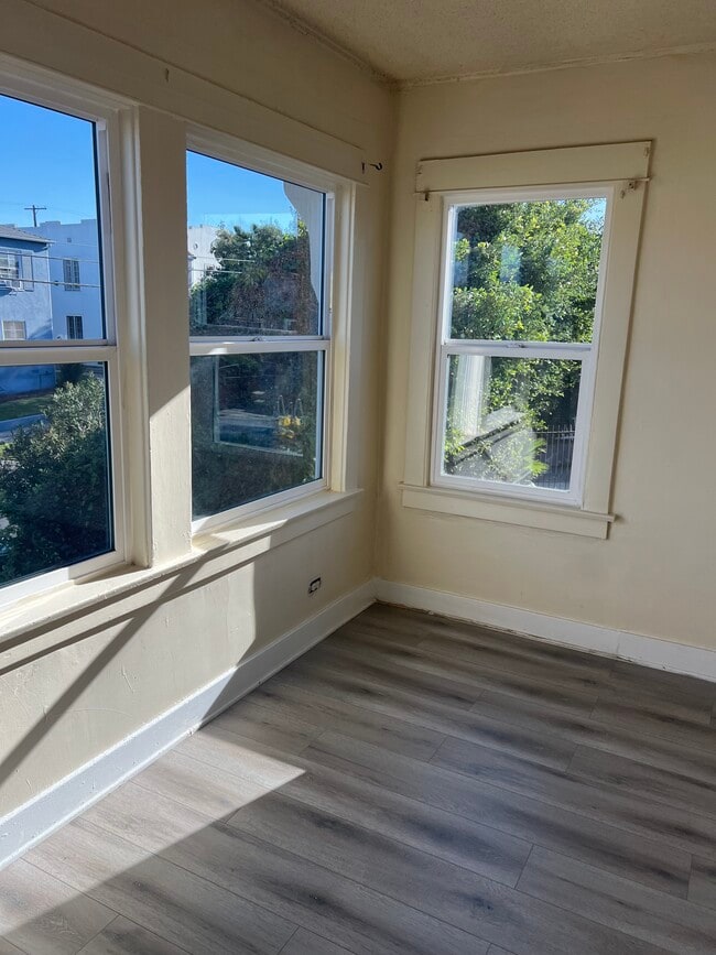 1275 1/2 Queen Anne Pl