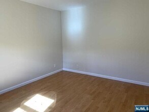 68 Cottage Pl, Unit 2 in East Rutherford, NJ - Building Photo - Building Photo