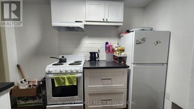 11 Oxford St W in London, ON - Building Photo - Building Photo