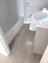 4247 Burns Ave, Unit 4243 1-2 Burns St. in Los Angeles, CA - Building Photo - Building Photo