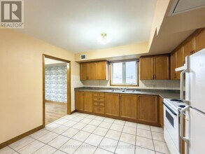 2311 Major MacKenzie Dr. in Vaughan, ON - Building Photo - Building Photo