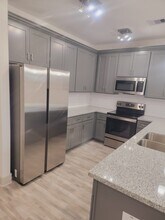 5021 Mallow St in Houston, TX - Foto de edificio - Building Photo