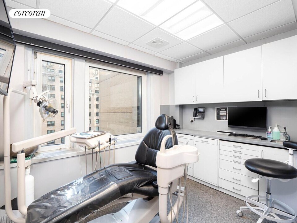 30 Central Park S in New York, NY - Building Photo