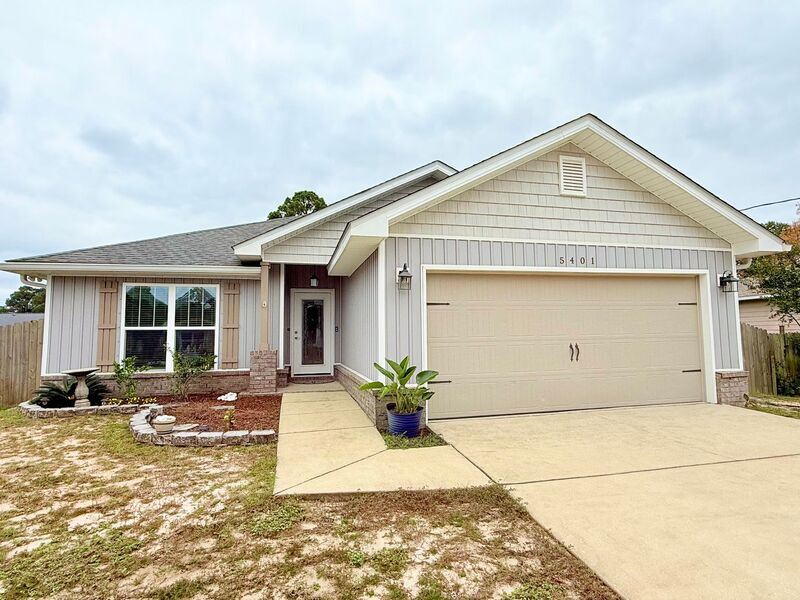 5401 Harmony Ln in Gulf Breeze, FL - Building Photo