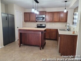 4923 Bending Elms in San Antonio, TX - Building Photo