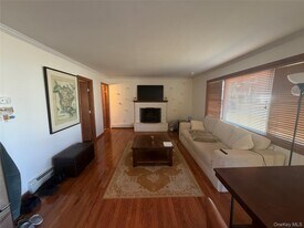 33 Buchanan Ave in Amityville, NY - Building Photo