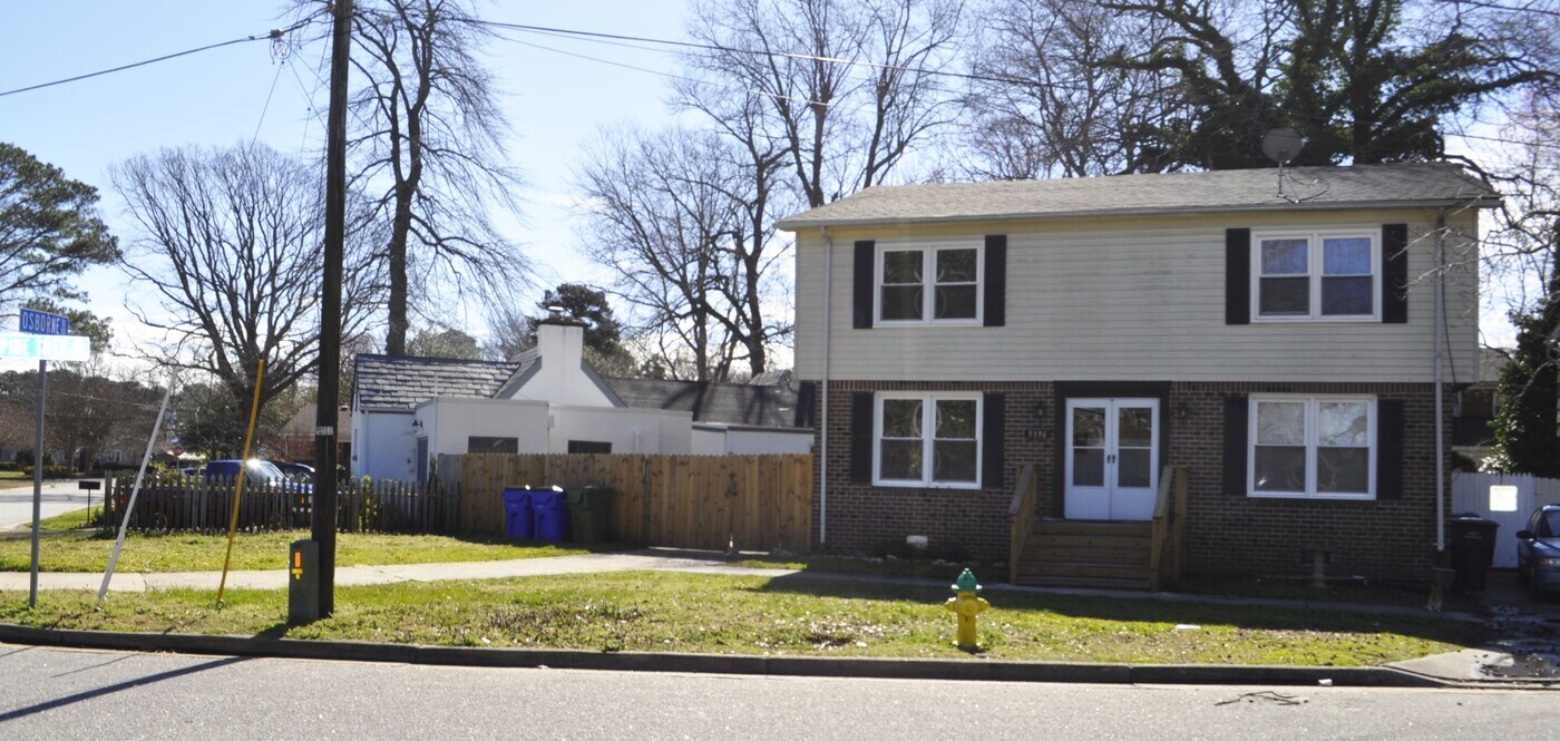 9396 Pine Tree Rd in Norfolk, VA - Building Photo
