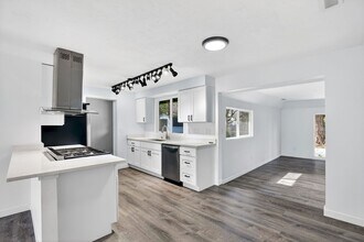 365 NE Palmblad Dr in Gresham, OR - Building Photo - Building Photo