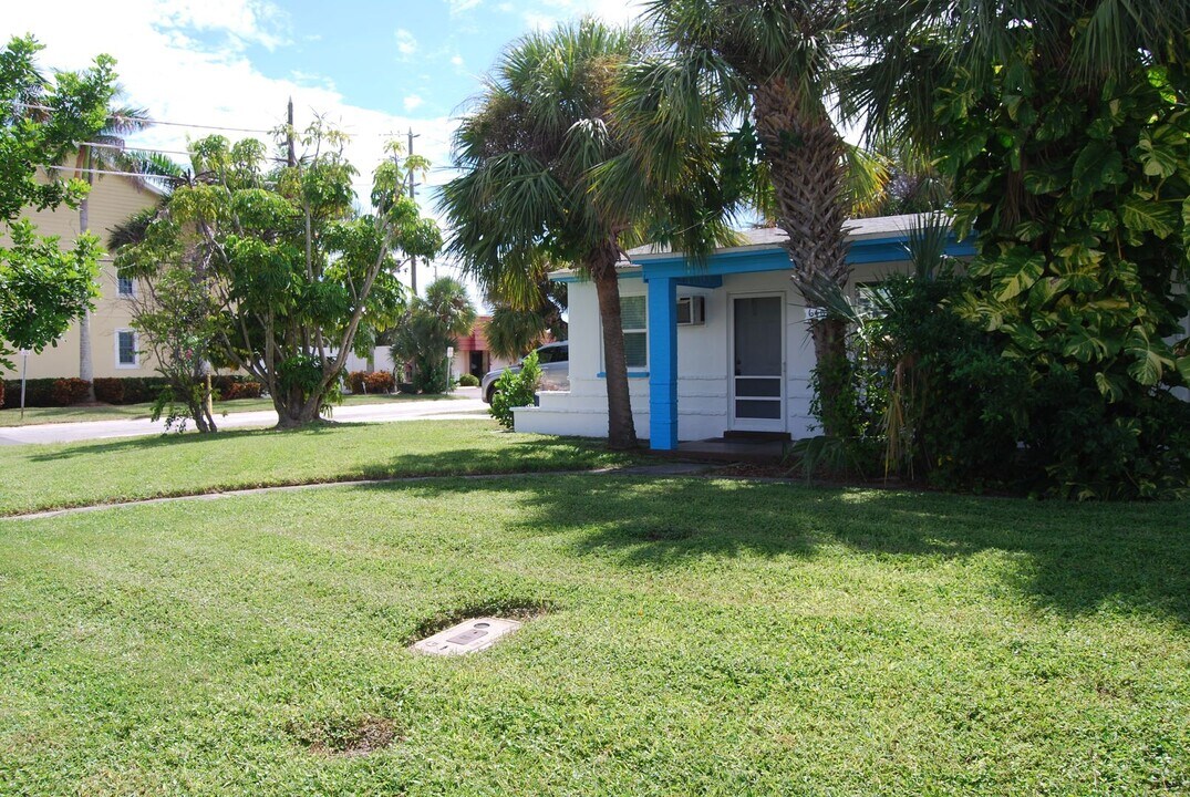 6402 Gulf Winds Dr in St Pete Beach, FL - Building Photo