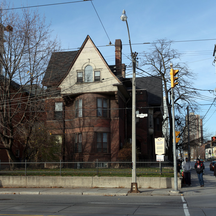 380 Sherbourne St in Toronto, ON - Building Photo