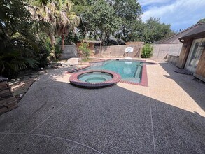 2602 Cloverfield Ct in Pearland, TX - Foto de edificio - Building Photo